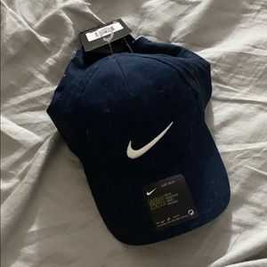 dark blue nike hat